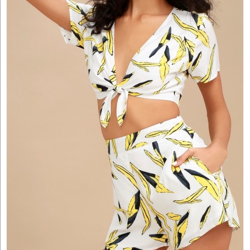 BANANA LEAF SET LULUS